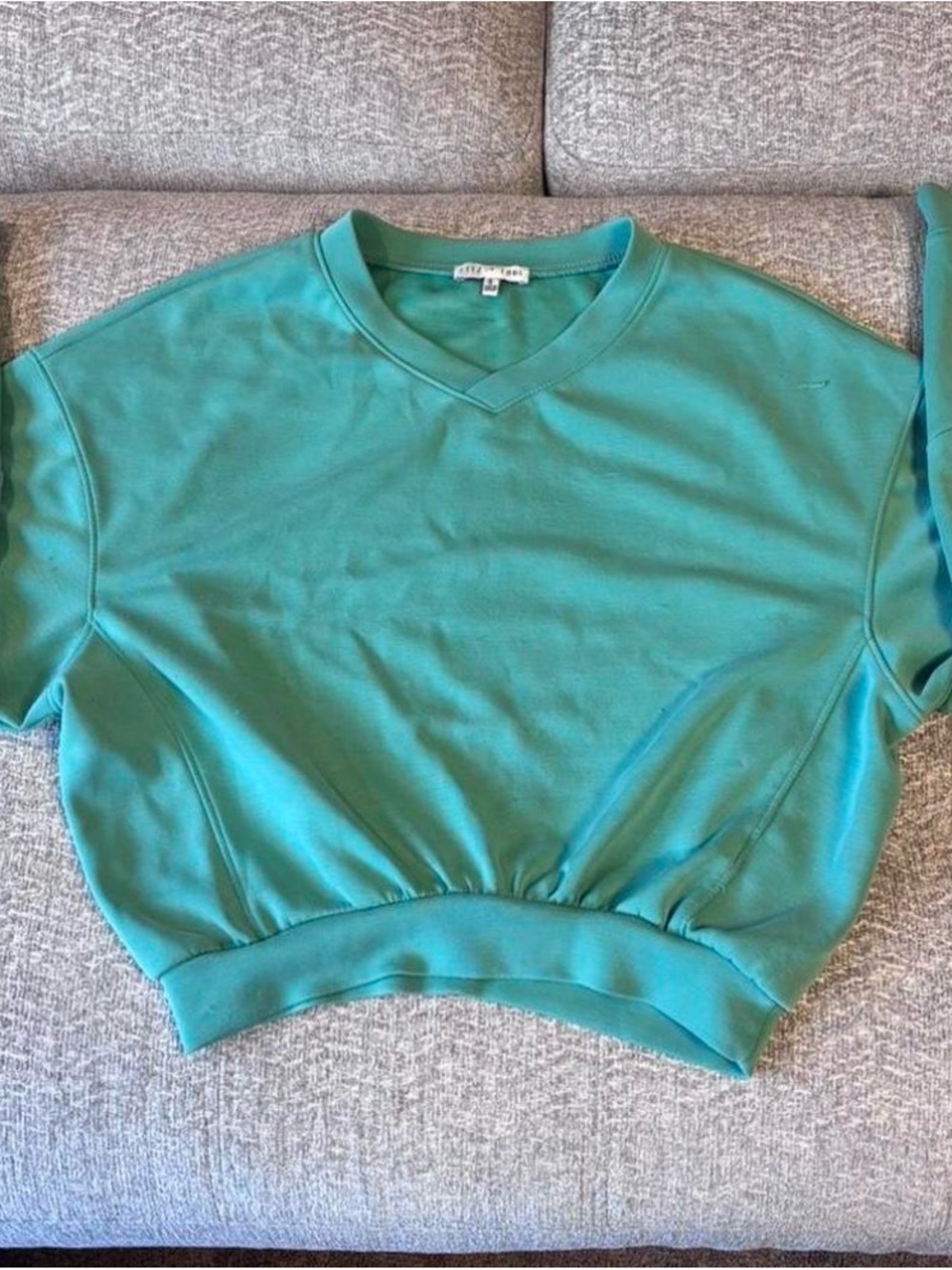 Cropped V-Neck Sweatshirt in Teal